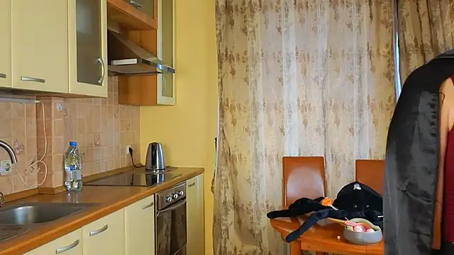 AlinaAldrete online show from 10/31/25, 07:20