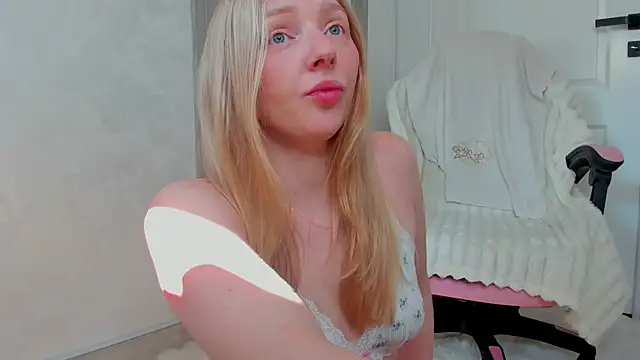 Snapshot of SundyRose chatting on 06/21/26, 06:16 SundyRose online show from 06/21/26, 06:16