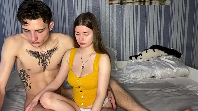 EmiliaCouple online show from 12/03/25, 12:14