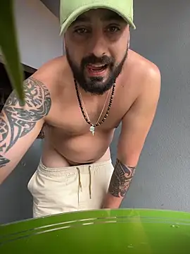 Snapshot of Sedutor69- chatting on 10/26/25, 06:25 Sedutor69- online show from 10/26/25, 06:25