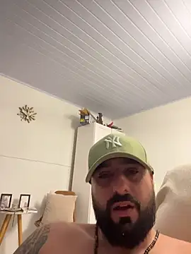 Snapshot of Sedutor69- chatting on 10/29/25, 05:42 Sedutor69- online show from 10/29/25, 05:42