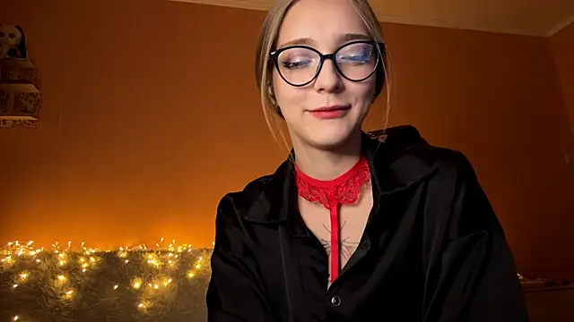 EvaPeace online show from 10/11/25, 04:16