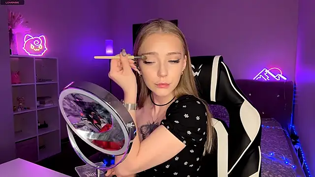 EvaPeace online show from 03/22/26, 12:30