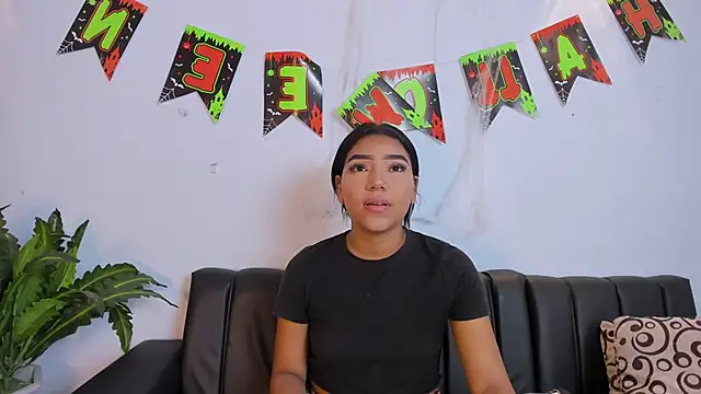 Snapshot of danka_smith17 chatting on 10/11/25, 02:59 danka smith17 online show from 10/11/25, 02:59