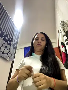 Snapshot of julieta_rossi chatting on 10/29/25, 04:53 julieta rossi online show from 10/29/25, 04:53