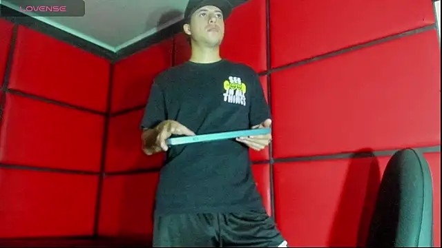 Snapshot of Aneek09_ chatting on 10/21/25, 04:02 Aneek09  online show from 10/21/25, 04:02