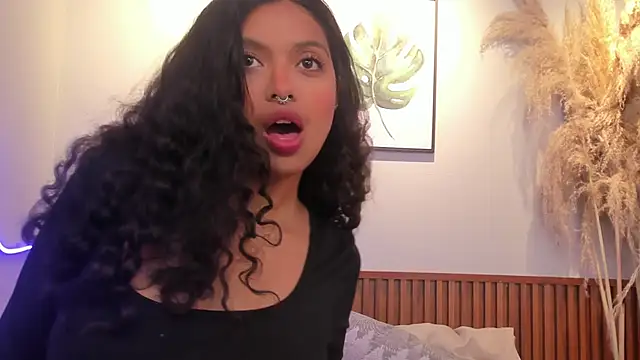 Snapshot of MIAHIVANOV chatting on 11/04/25, 02:38 MIAHIVANOV online show from 11/04/25, 02:38