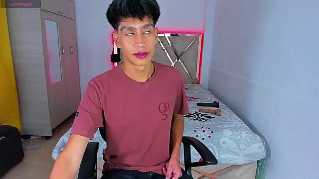 Jacovo2002 online show from 10/20/25, 01:50