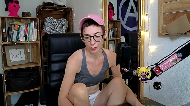 Snapshot of Antifistin chatting on 07/02/26, 12:22 Antifistin online show from 07/02/26, 12:22