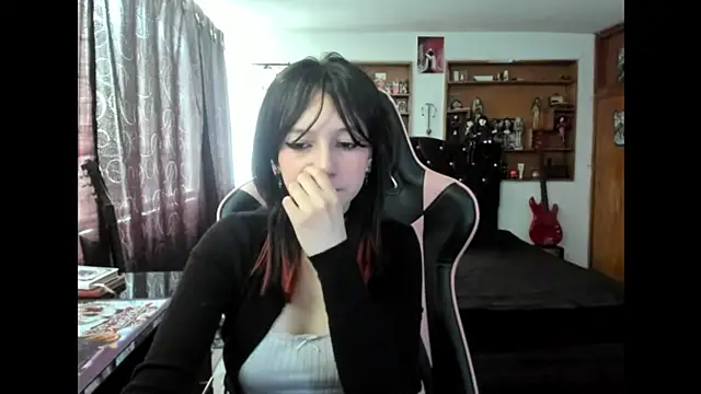 Maki Zein  online show from 10/30/25, 03:13