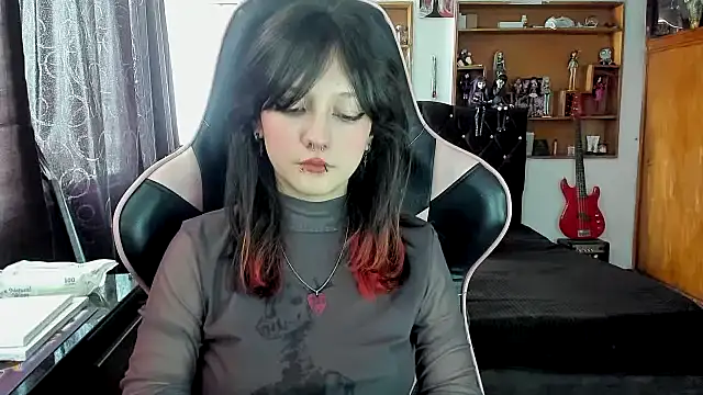 Maki Zein  online show from 12/17/25, 06:58