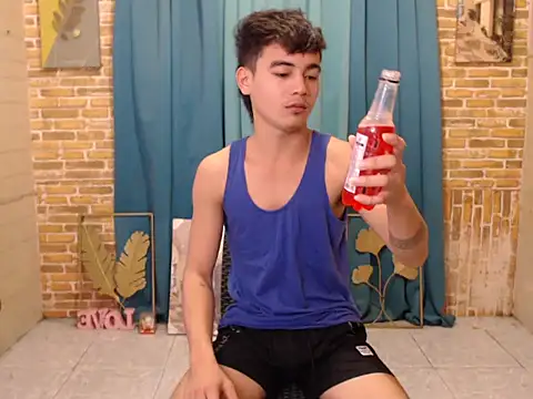 boy raphael online show from 11/03/25, 05:42