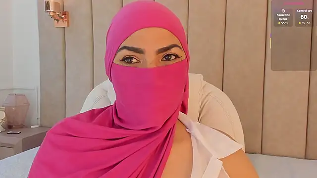  naylaa  online show from 12/17/25, 02:50