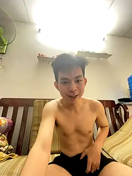 Snapshot of azn_typhoon00 chatting on 10/18/25, 04:04 azn typhoon00 online show from 10/18/25, 04:04