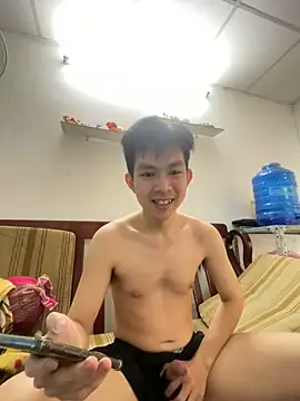 Snapshot of azn_typhoon00 chatting on 10/25/25, 05:26 azn typhoon00 online show from 10/25/25, 05:26
