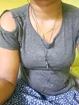Snapshot of tamil_kanaka chatting on 06/19/26, 04:33 tamil kanaka online show from 06/19/26, 04:33