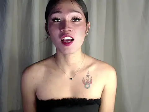 Snapshot of Sephine_2121 chatting on 10/22/25, 10:15 Sephine 2121 online show from 10/22/25, 10:15