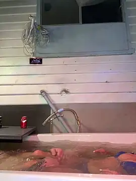 Snapshot of jayylizz69 chatting on 10/27/25, 03:27 jayylizz69 online show from 10/27/25, 03:27