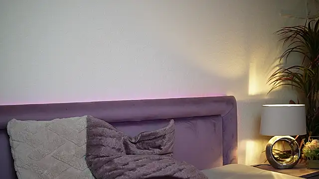 JoelleApril online show from 11/11/25, 09:04