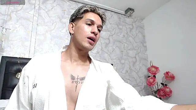 MathiasTaylorr online show from 10/25/25, 03:58