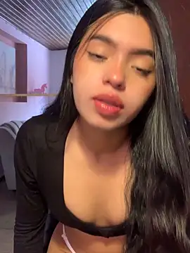 LunaMoore Pink online show from 10/30/25, 12:39