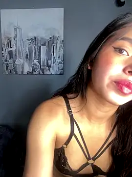 LunaMoore Pink online show from 11/26/25, 12:28