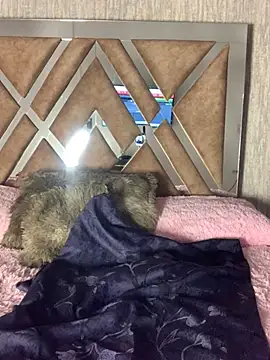 LunaMoore Pink online show from 02/06/26, 12:41