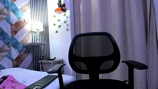 Snapshot of lili_pinki chatting on 10/15/25, 07:19 lili pinki online show from 10/15/25, 07:19