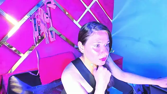 Kylie Bloom online show from 04/15/26, 10:43