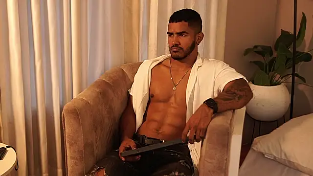 Snapshot of Reik_Vonn chatting on 10/16/25, 12:17 Reik Vonn online show from 10/16/25, 12:17