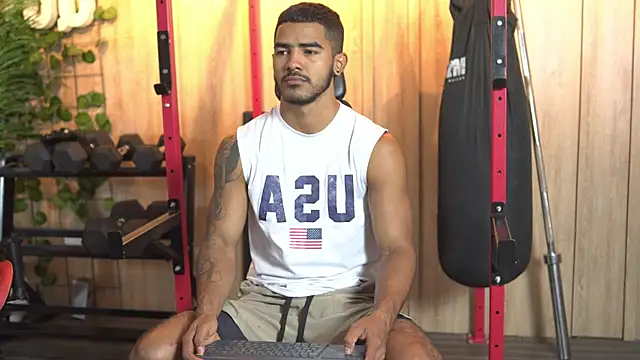 Snapshot of Reik_Vonn chatting on 10/20/25, 12:05 Reik Vonn online show from 10/20/25, 12:05