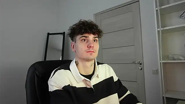 Nick Phillip online show from 01/11/26, 07:13