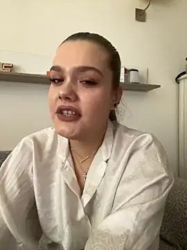 xSlavicDollx online show from 10/19/25, 06:58