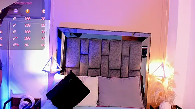 SofiRuiz  online show from 12/18/25, 03:01