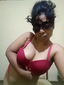 Expose Queen online show from 12/14/25, 04:34