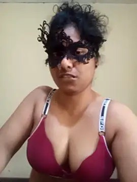 Expose Queen online show from 03/19/26, 07:45