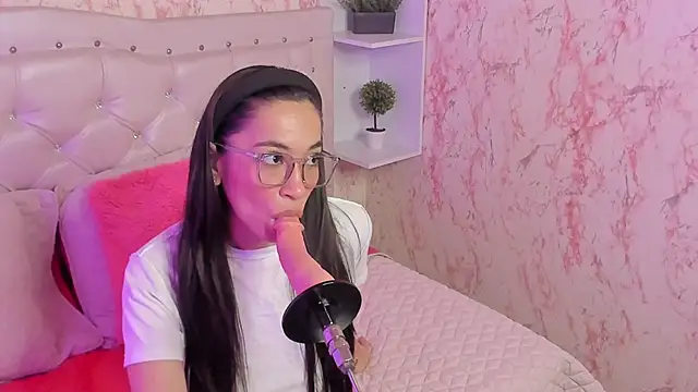 GabbiePrice online show from 11/18/25, 03:38