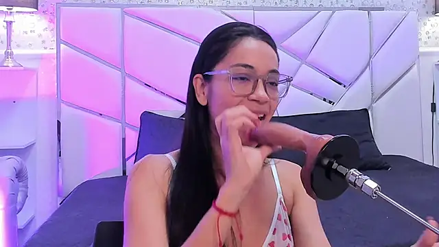 GabbiePrice online show from 04/06/26, 11:44