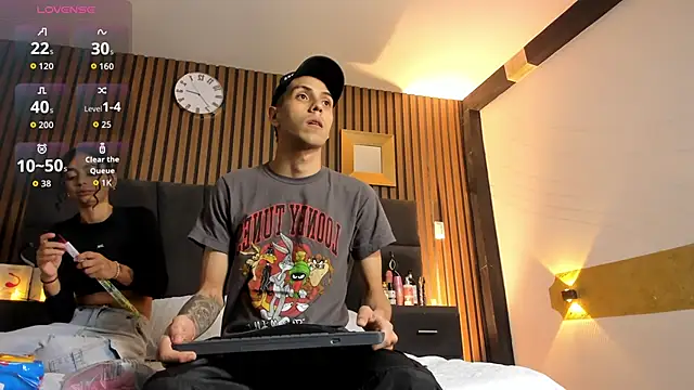 DerryAndIzzy online show from 10/19/25, 04:02