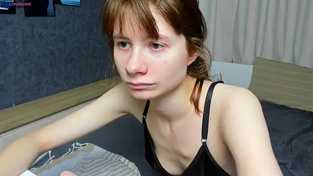 EvelynJin  online show from 10/19/25, 04:18