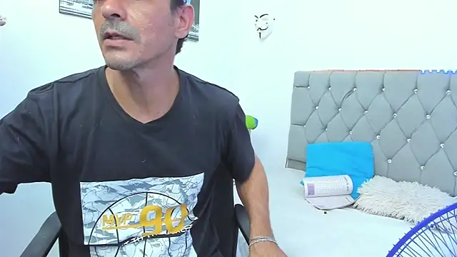 Sofi And Santy online show from 11/23/25, 12:10