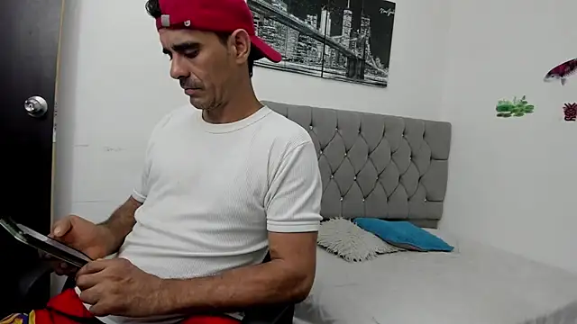 Sofi And Santy online show from 03/29/26, 11:49