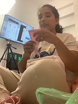 Snapshot of Belindamuller chatting on 11/11/25, 03:28 Belindamuller online show from 11/11/25, 03:28