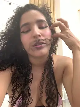 Snapshot of Belindamuller chatting on 11/13/25, 03:49 Belindamuller online show from 11/13/25, 03:49