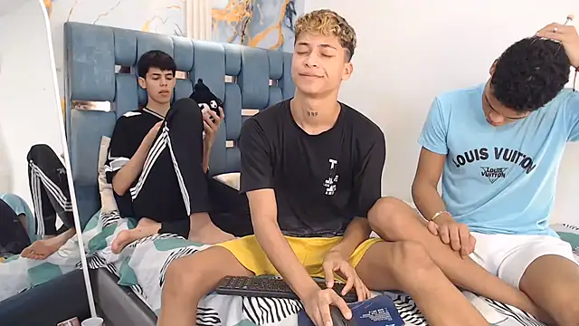 EMPIRE BOYS1 online show from 03/19/26, 07:18