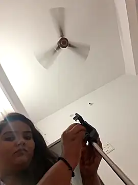 Saffroncutie online show from 10/22/25, 02:50