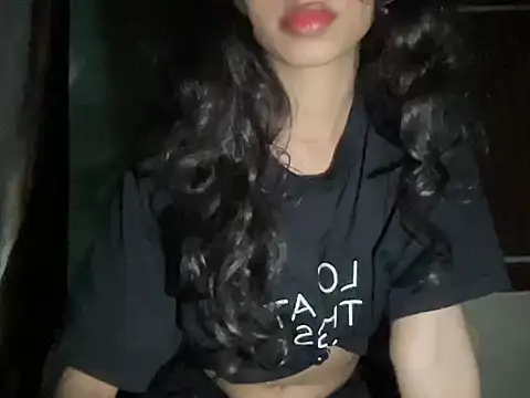 youngriri2 online show from 10/19/25, 08:31