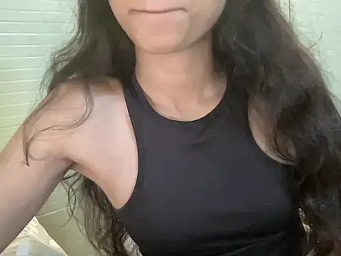 youngriri2 online show from 11/10/25, 08:57