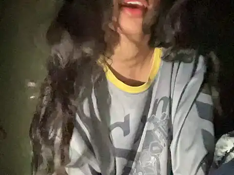 youngriri2 online show from 11/15/25, 06:48