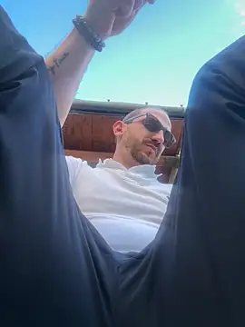 AlexGogo23 online show from 04/18/26, 01:37